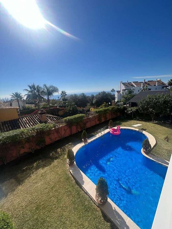 Villa to renovate with sea views in Valdeolletas, Marbella