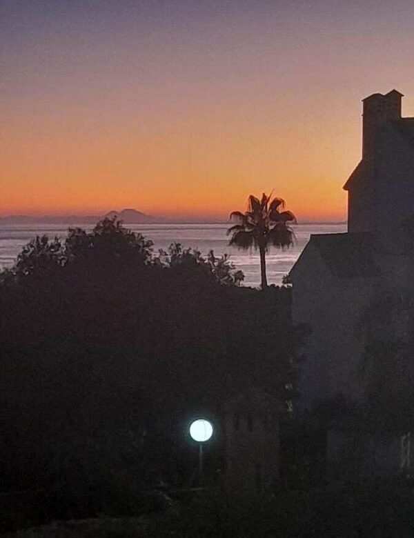 Villa to renovate with sea views in Valdeolletas, Marbella