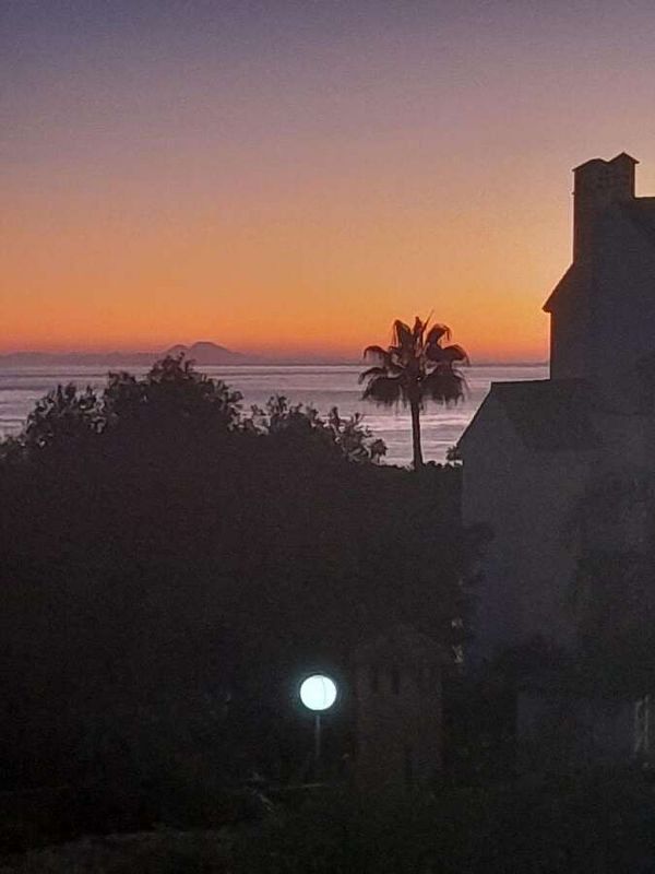 Villa to renovate with sea views in Valdeolletas, Marbella