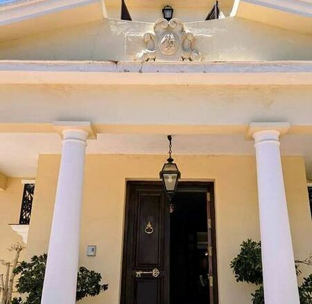 Villa to renovate with sea views in Valdeolletas, Marbella
