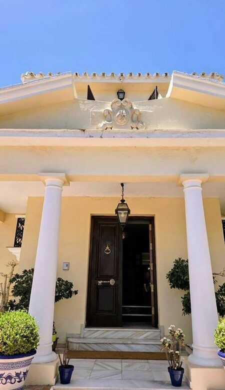 Villa to renovate with sea views in Valdeolletas, Marbella