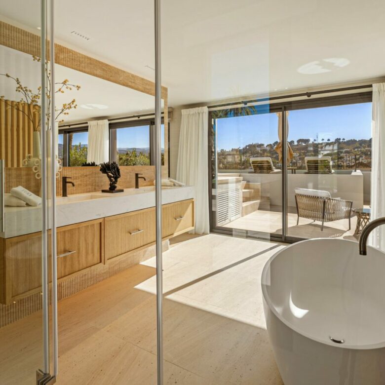 Luxury  Villa with Golf Views