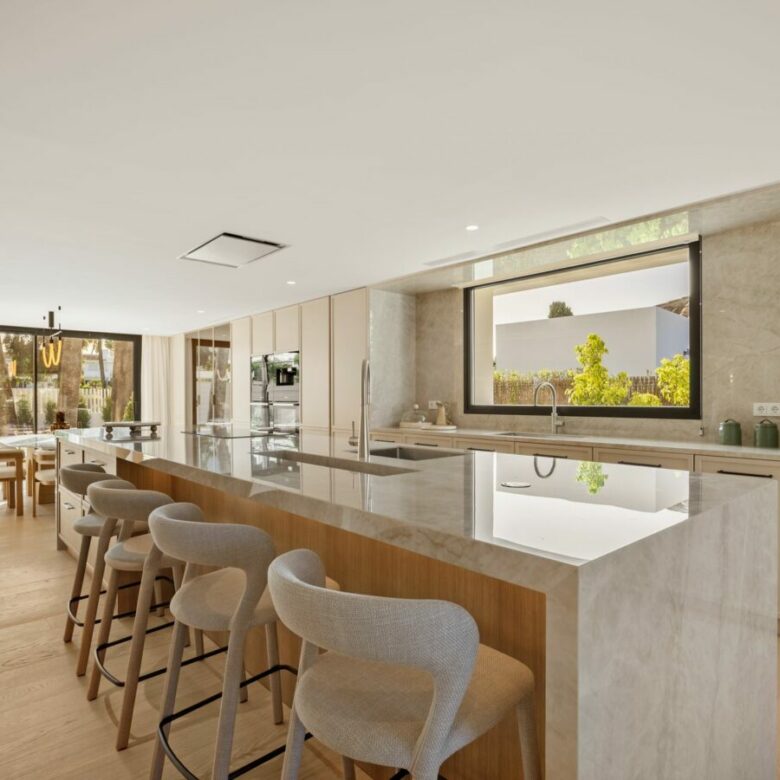 Luxury  Villa with Golf Views