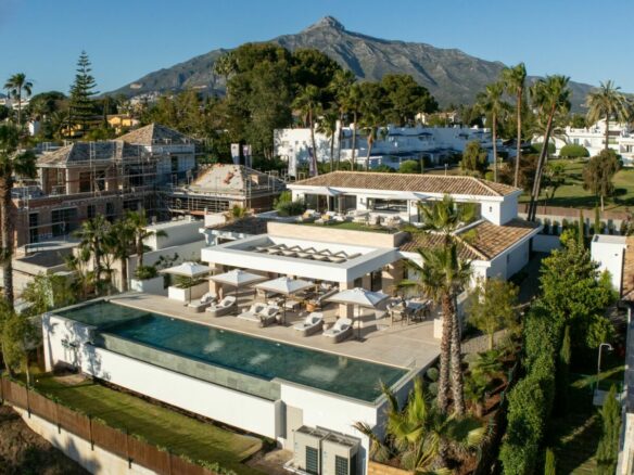 Luxury  Villa with Golf Views
