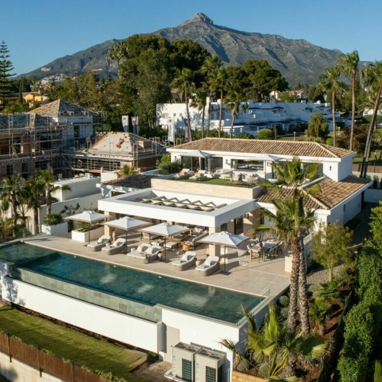 Luxury  Villa with Golf Views