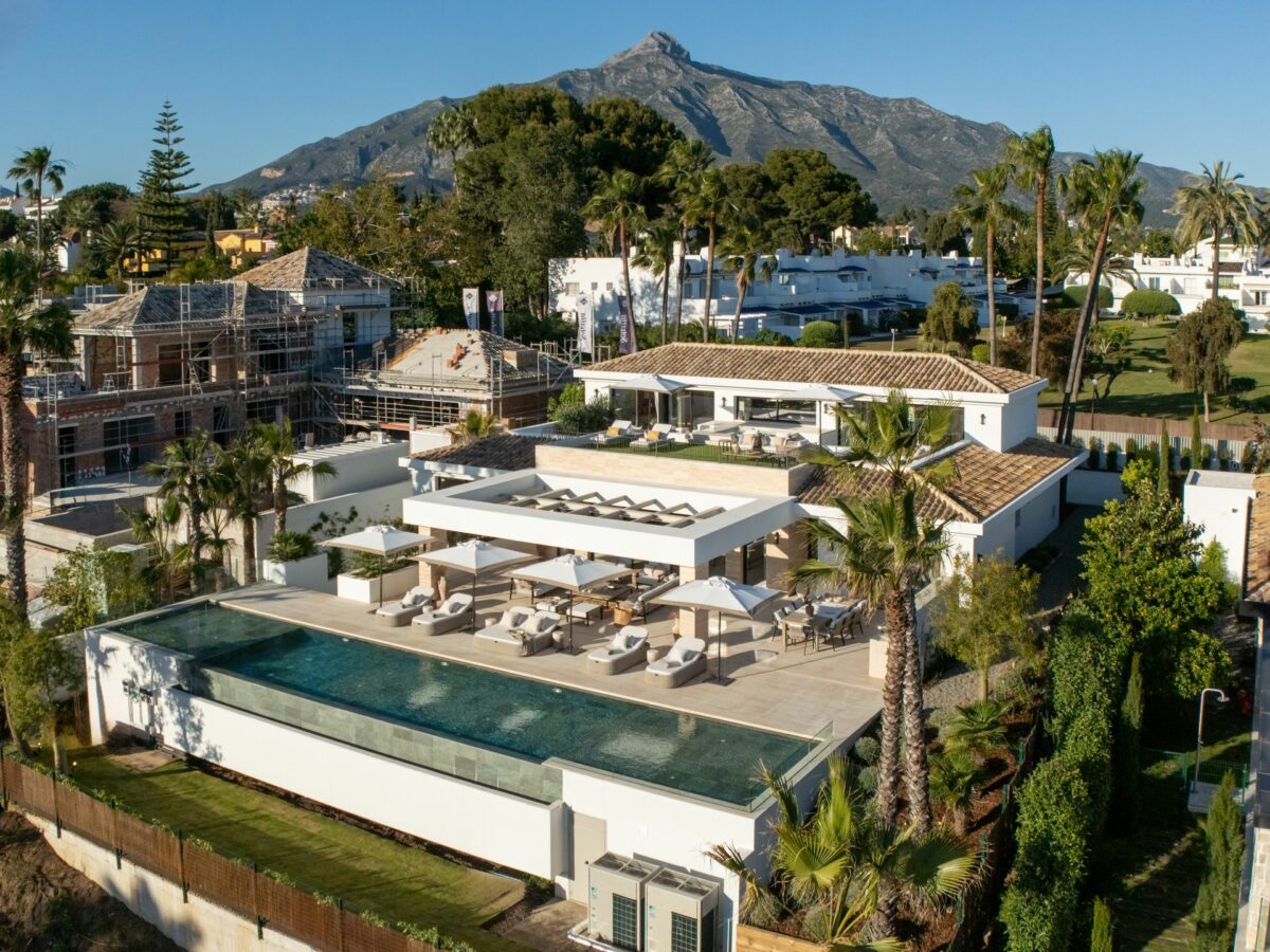 Luxury  Villa with Golf Views