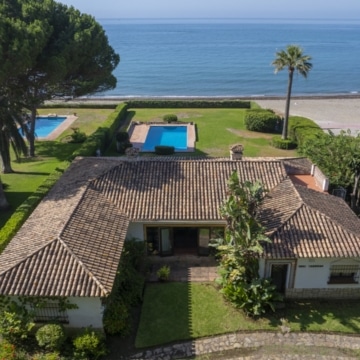 For Sale  –  Prime Beachfront Investment, Cancelada