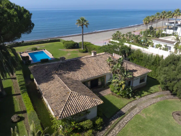For Sale  –  Prime Beachfront Investment, Cancelada