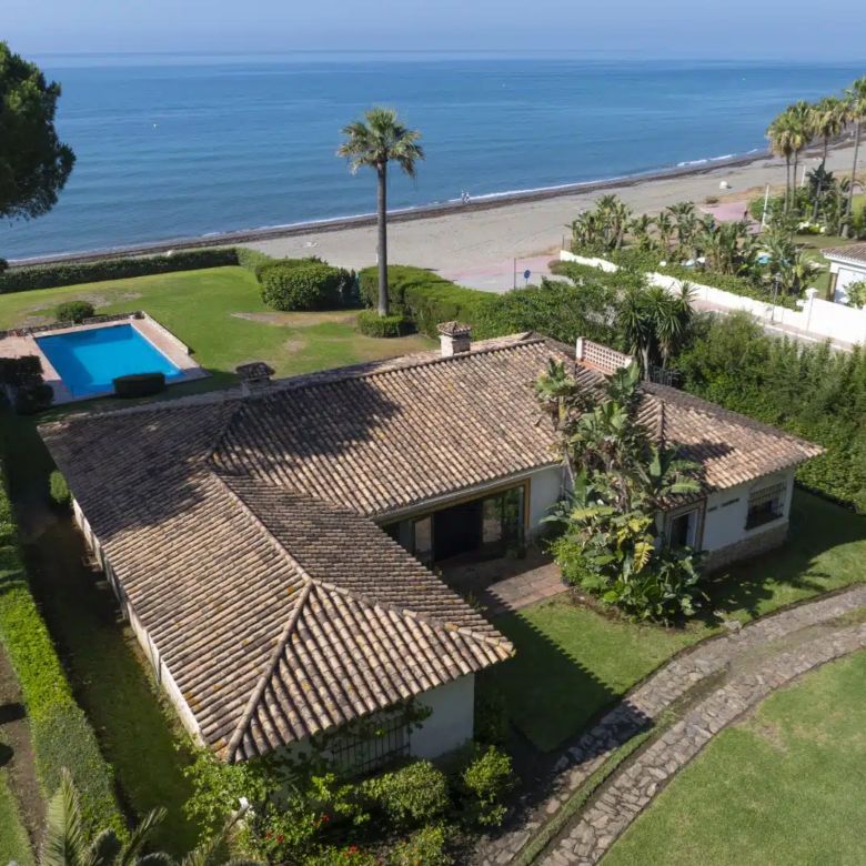 For Sale  –  Prime Beachfront Investment, Cancelada