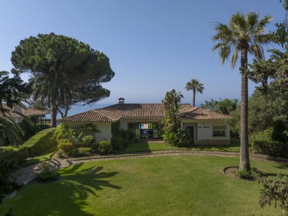For Sale  –  Prime Beachfront Investment, Cancelada