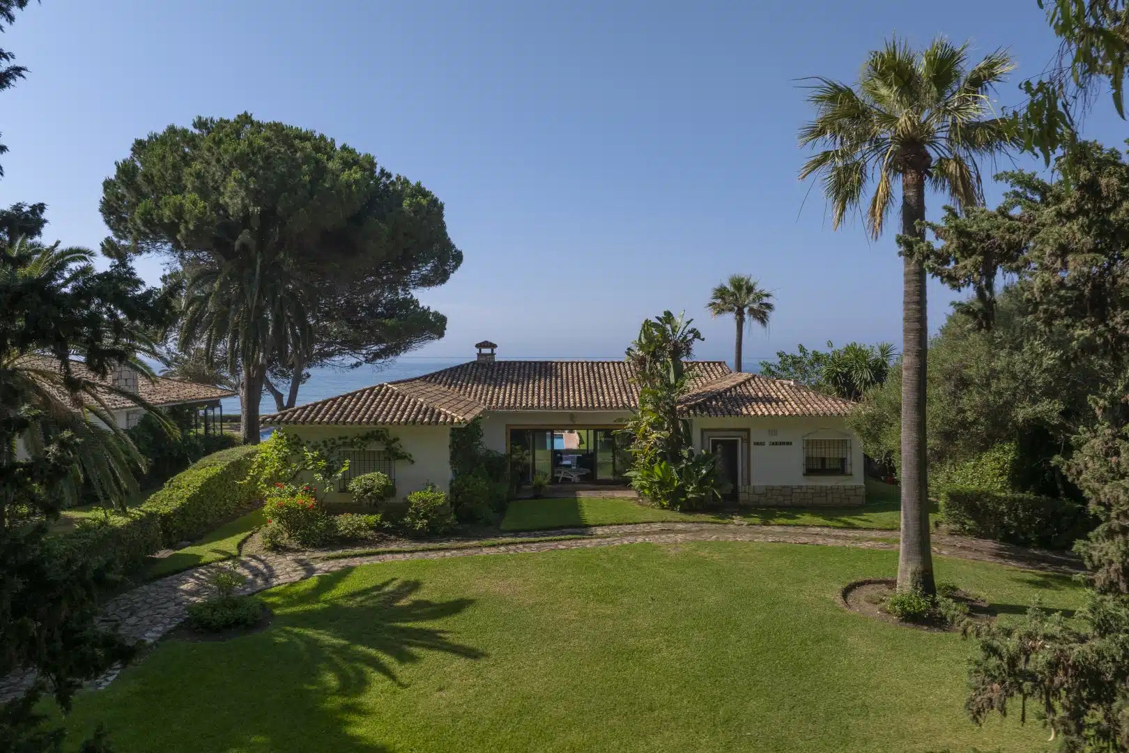 For Sale  –  Prime Beachfront Investment, Cancelada