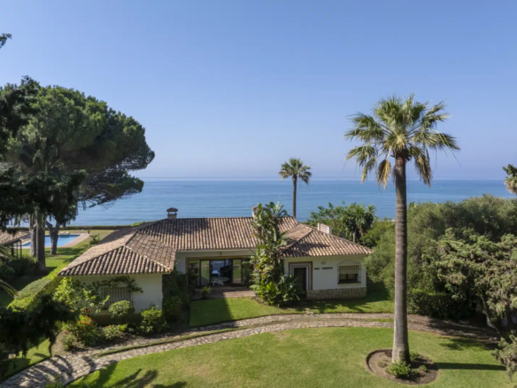 For Sale  –  Prime Beachfront Investment, Cancelada