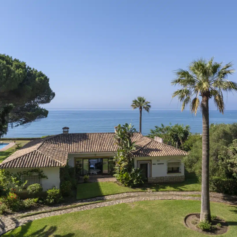 For Sale  –  Prime Beachfront Investment, Cancelada
