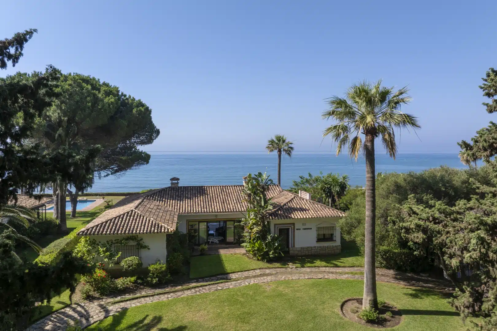 For Sale  –  Prime Beachfront Investment, Cancelada