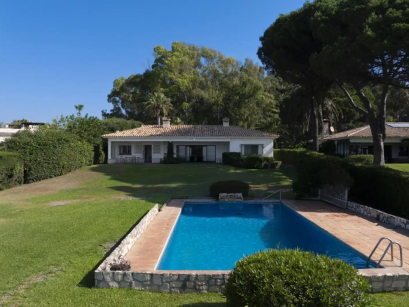 For Sale  –  Prime Beachfront Investment, Cancelada