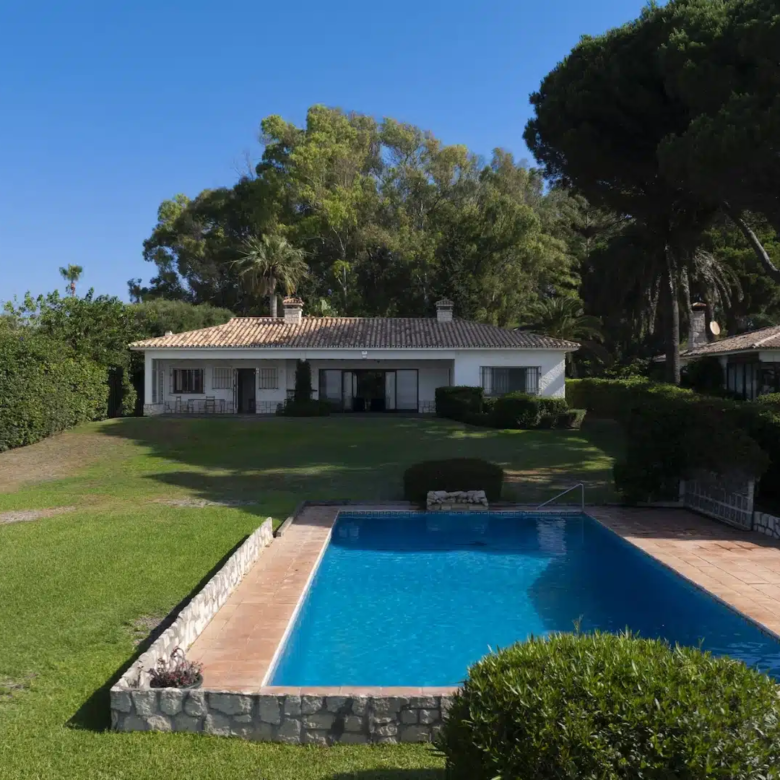 For Sale  –  Prime Beachfront Investment, Cancelada