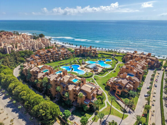 FOR SALE 🏡 Frontline Beach Three-Bedroom Apartment with Sea Views and Spa Facilities – Estepona 🇪🇸