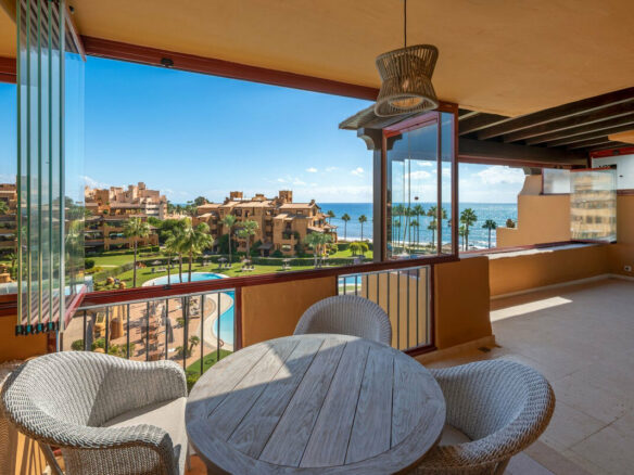FOR SALE 🏡 Frontline Beach Three-Bedroom Apartment with Sea Views and Spa Facilities – Estepona 🇪🇸