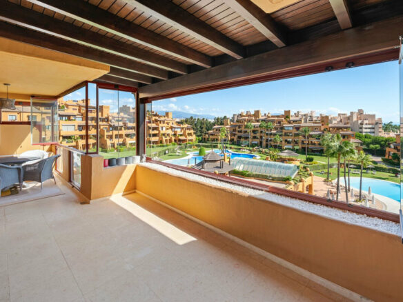 FOR SALE 🏡 Frontline Beach Three-Bedroom Apartment with Sea Views and Spa Facilities – Estepona 🇪🇸