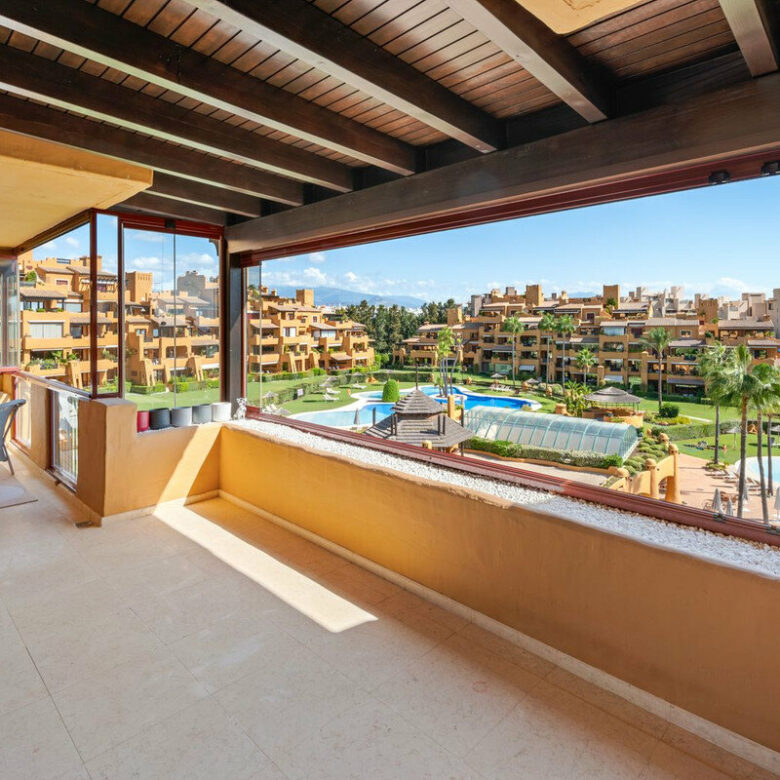 FOR SALE 🏡 Frontline Beach Three-Bedroom Apartment with Sea Views and Spa Facilities – Estepona 🇪🇸