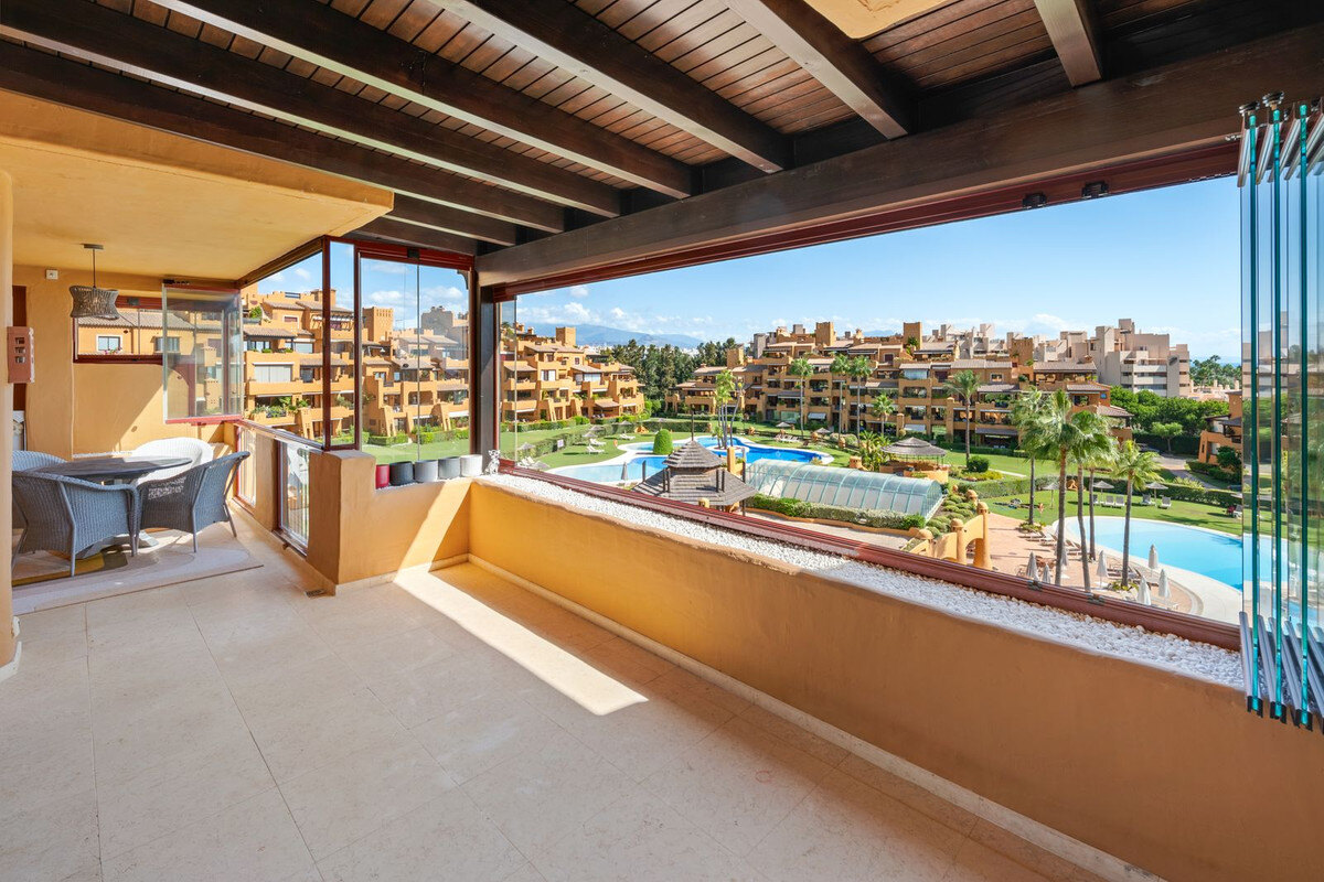 FOR SALE 🏡 Frontline Beach Three-Bedroom Apartment with Sea Views and Spa Facilities – Estepona 🇪🇸