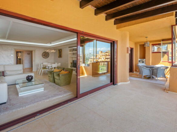 FOR SALE 🏡 Frontline Beach Three-Bedroom Apartment with Sea Views and Spa Facilities – Estepona 🇪🇸