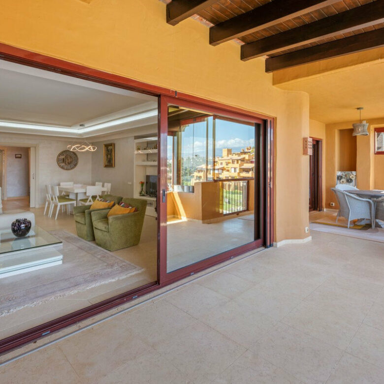 FOR SALE 🏡 Frontline Beach Three-Bedroom Apartment with Sea Views and Spa Facilities – Estepona 🇪🇸