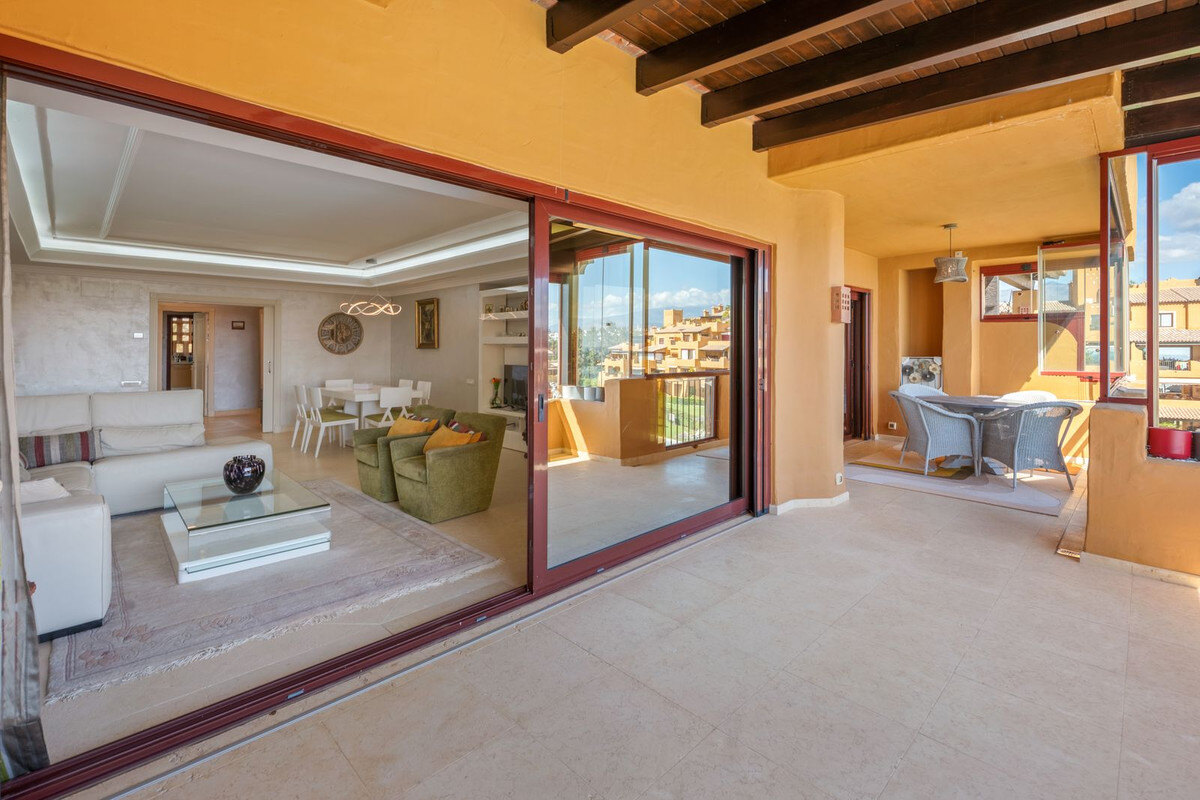 FOR SALE 🏡 Frontline Beach Three-Bedroom Apartment with Sea Views and Spa Facilities – Estepona 🇪🇸