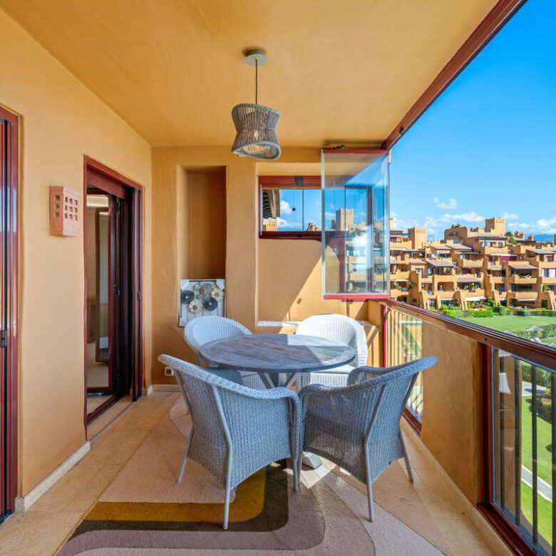 FOR SALE 🏡 Frontline Beach Three-Bedroom Apartment with Sea Views and Spa Facilities – Estepona 🇪🇸
