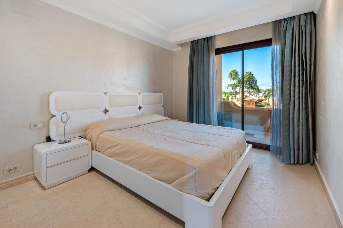 FOR SALE 🏡 Frontline Beach Three-Bedroom Apartment with Sea Views and Spa Facilities – Estepona 🇪🇸
