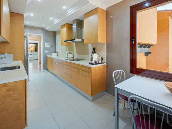 FOR SALE 🏡 Frontline Beach Three-Bedroom Apartment with Sea Views and Spa Facilities – Estepona 🇪🇸