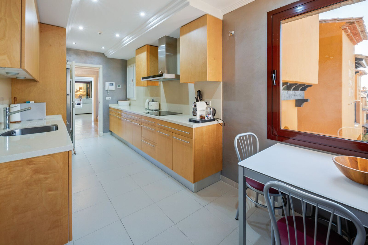 FOR SALE 🏡 Frontline Beach Three-Bedroom Apartment with Sea Views and Spa Facilities – Estepona 🇪🇸