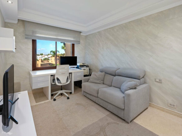 FOR SALE 🏡 Frontline Beach Three-Bedroom Apartment with Sea Views and Spa Facilities – Estepona 🇪🇸