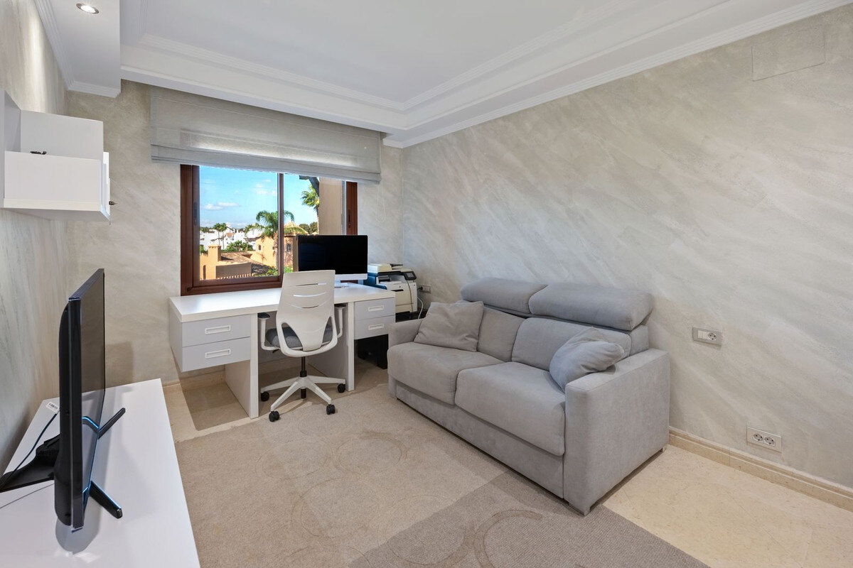 FOR SALE 🏡 Frontline Beach Three-Bedroom Apartment with Sea Views and Spa Facilities – Estepona 🇪🇸