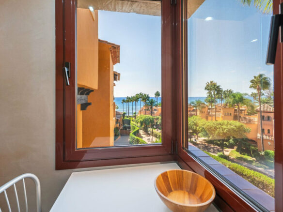 FOR SALE 🏡 Frontline Beach Three-Bedroom Apartment with Sea Views and Spa Facilities – Estepona 🇪🇸