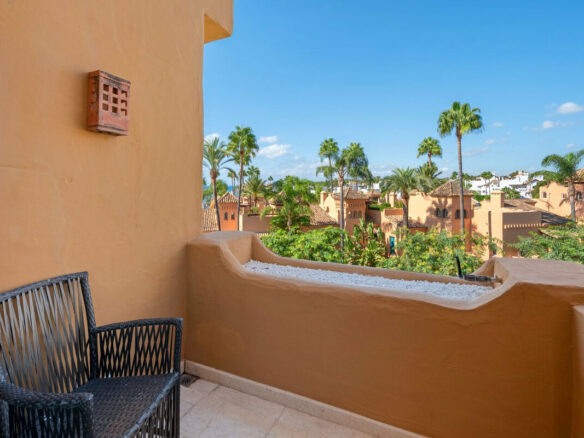 FOR SALE 🏡 Frontline Beach Three-Bedroom Apartment with Sea Views and Spa Facilities – Estepona 🇪🇸