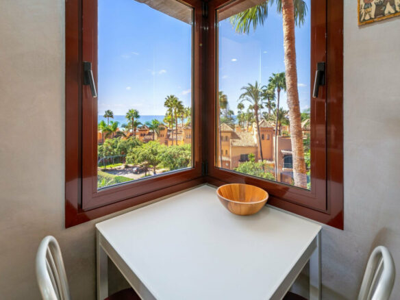 FOR SALE 🏡 Frontline Beach Three-Bedroom Apartment with Sea Views and Spa Facilities – Estepona 🇪🇸