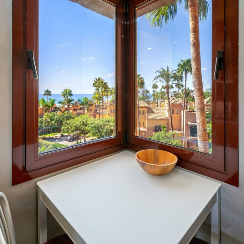 FOR SALE 🏡 Frontline Beach Three-Bedroom Apartment with Sea Views and Spa Facilities – Estepona 🇪🇸