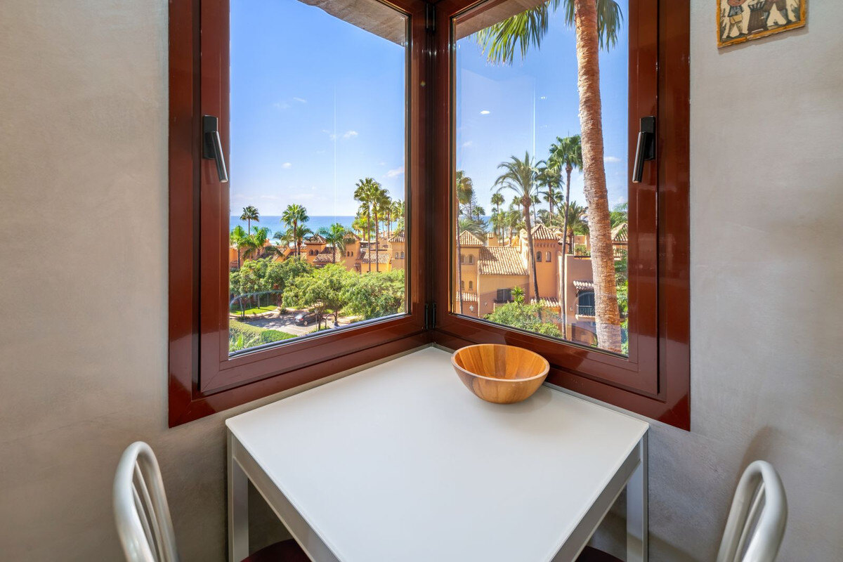 FOR SALE 🏡 Frontline Beach Three-Bedroom Apartment with Sea Views and Spa Facilities – Estepona 🇪🇸