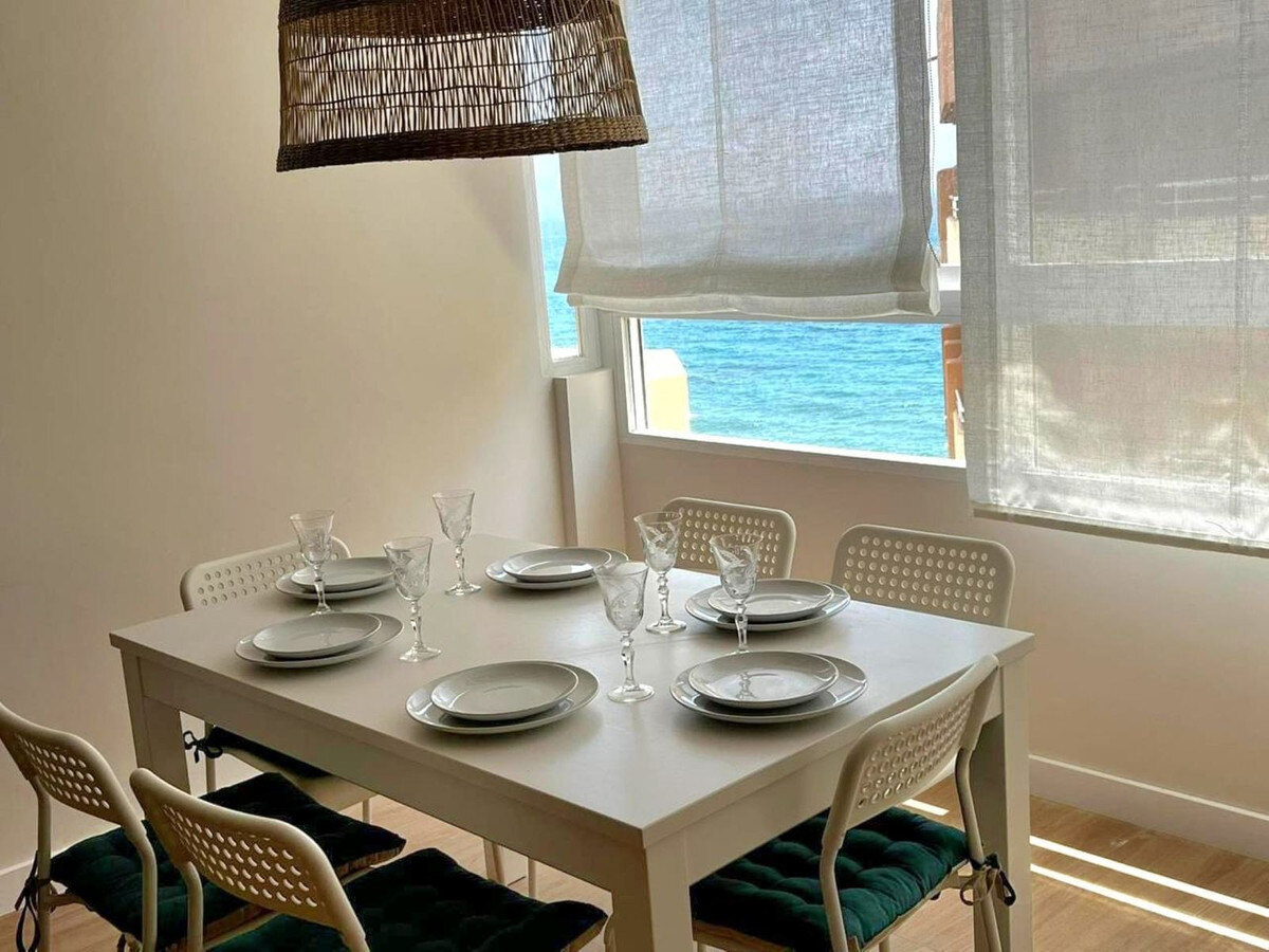FOR SALE 🏡 Renovated Three-Bedroom Beachfront Apartment with Sea Views on the Promenade – Marbella Centre 🇪🇸