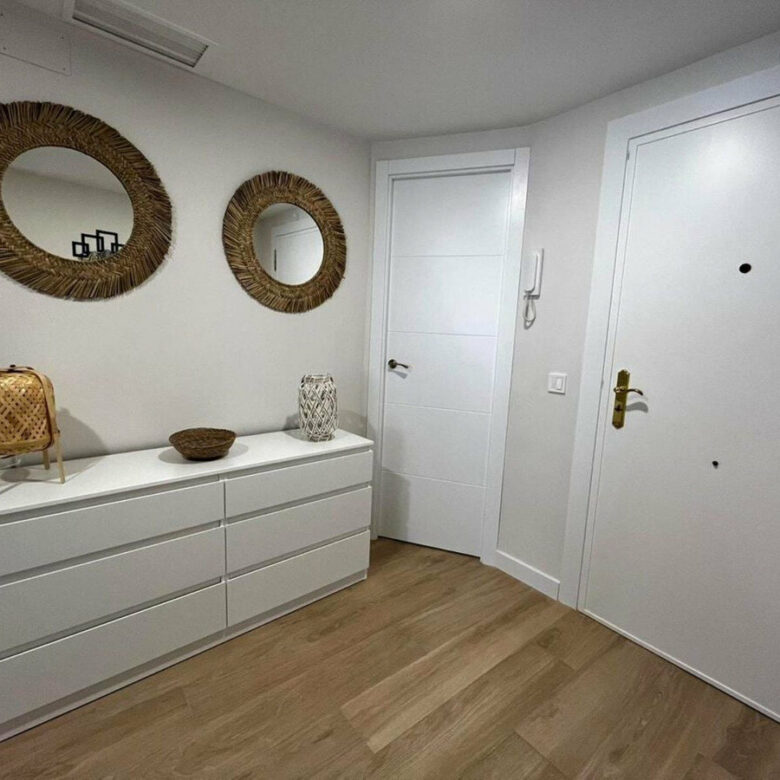 FOR SALE 🏡 Renovated Three-Bedroom Beachfront Apartment with Sea Views on the Promenade – Marbella Centre 🇪🇸