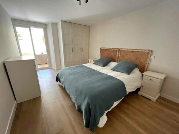 FOR SALE 🏡 Renovated Three-Bedroom Beachfront Apartment with Sea Views on the Promenade – Marbella Centre 🇪🇸