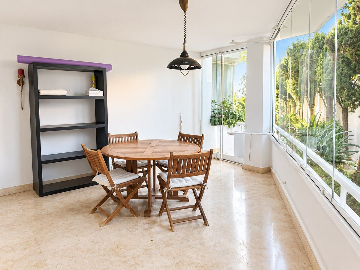 FOR SALE 🏡 Three-Bedroom Beachfront Apartment with Sea Views and Direct Beach Access – Puerto Banús, Marbella 🇪🇸