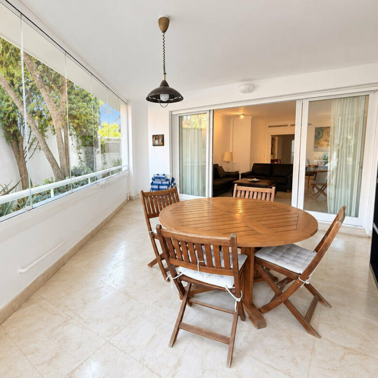 FOR SALE 🏡 Three-Bedroom Beachfront Apartment with Sea Views and Direct Beach Access – Puerto Banús, Marbella 🇪🇸
