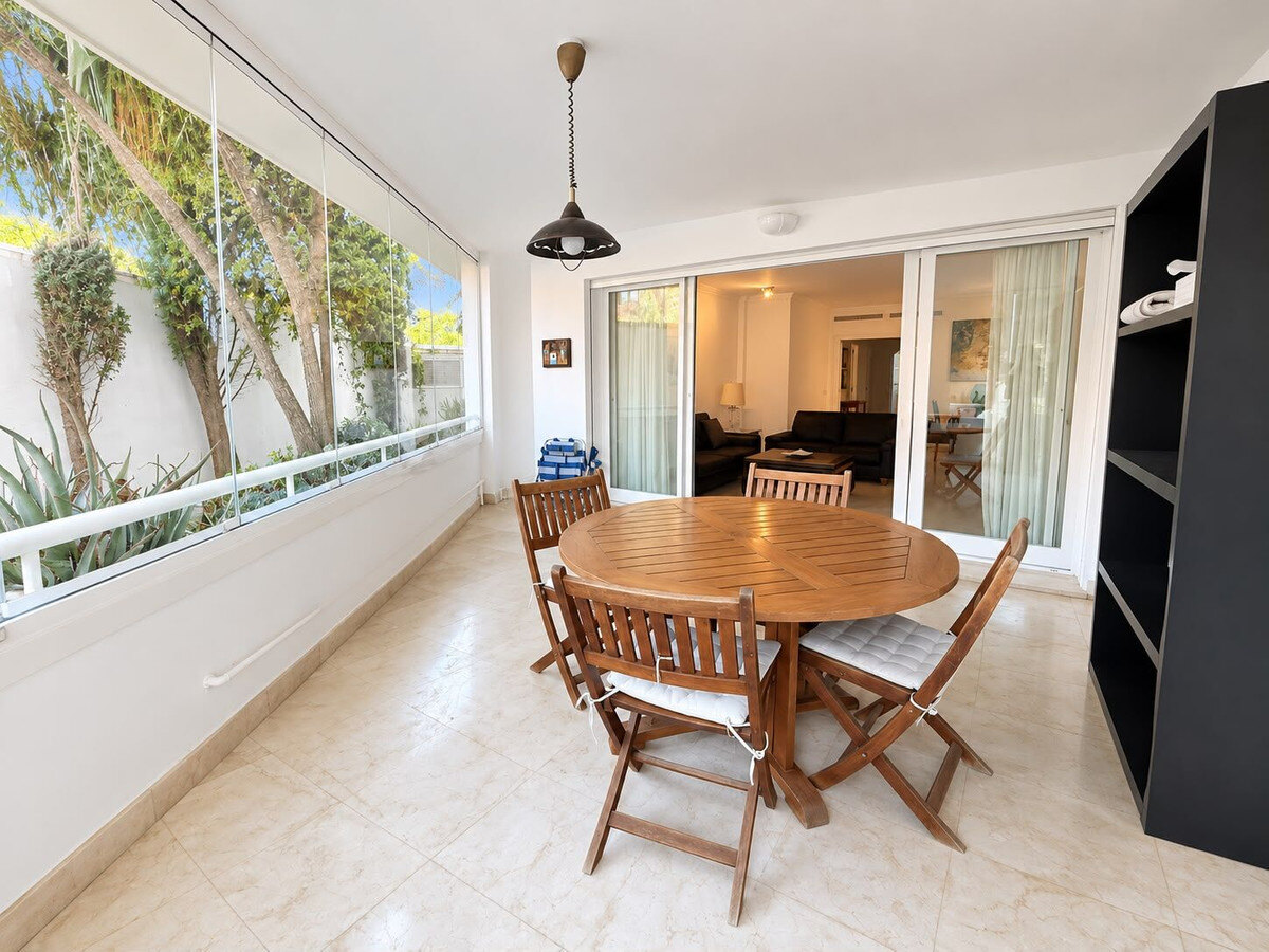 FOR SALE 🏡 Three-Bedroom Beachfront Apartment with Sea Views and Direct Beach Access – Puerto Banús, Marbella 🇪🇸