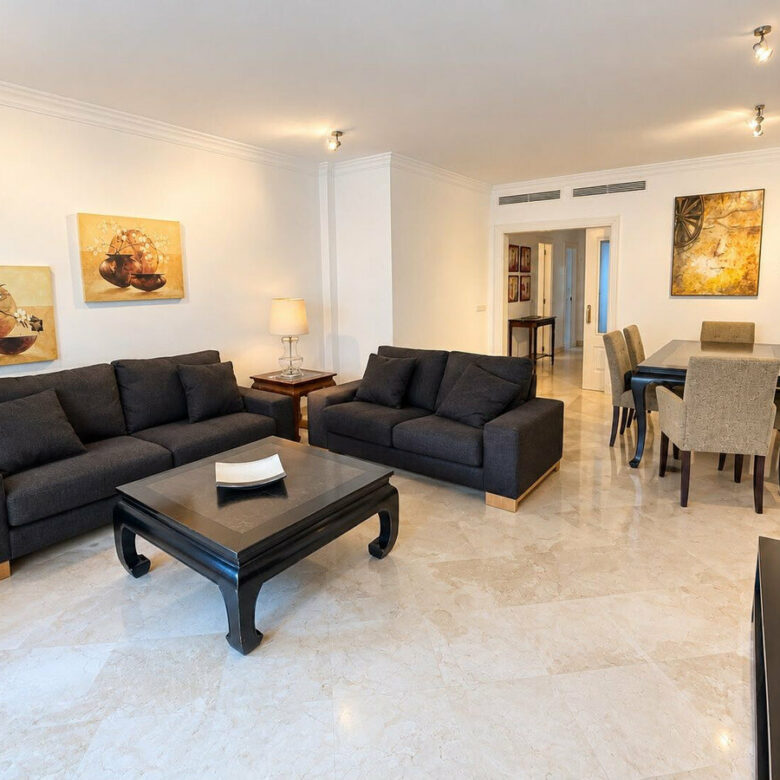 FOR SALE 🏡 Three-Bedroom Beachfront Apartment with Sea Views and Direct Beach Access – Puerto Banús, Marbella 🇪🇸