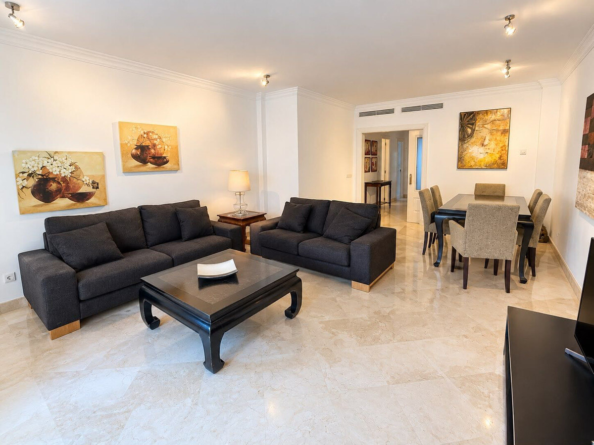 FOR SALE 🏡 Three-Bedroom Beachfront Apartment with Sea Views and Direct Beach Access – Puerto Banús, Marbella 🇪🇸