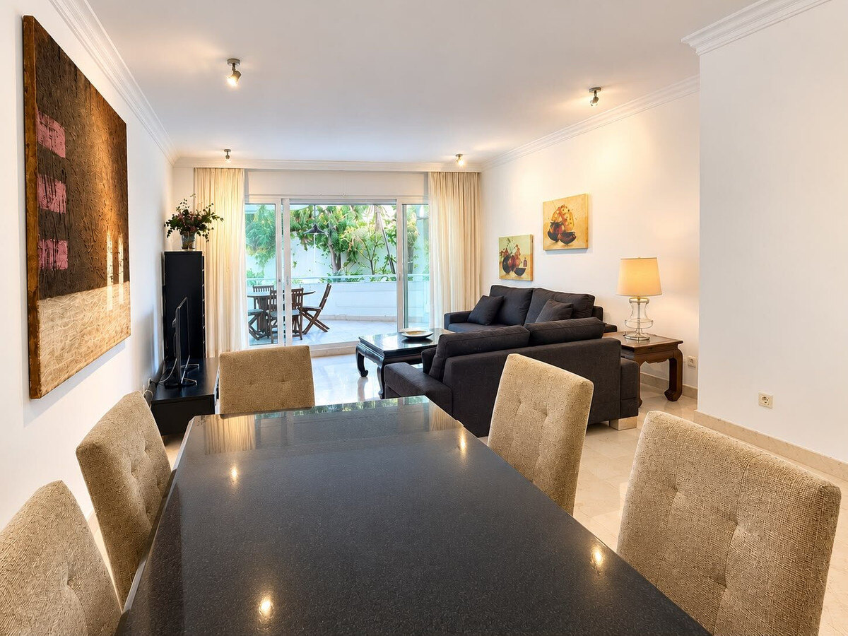 FOR SALE 🏡 Three-Bedroom Beachfront Apartment with Sea Views and Direct Beach Access – Puerto Banús, Marbella 🇪🇸