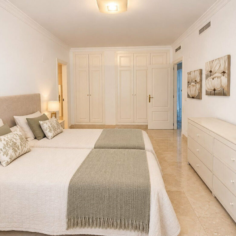 FOR SALE 🏡 Three-Bedroom Beachfront Apartment with Sea Views and Direct Beach Access – Puerto Banús, Marbella 🇪🇸