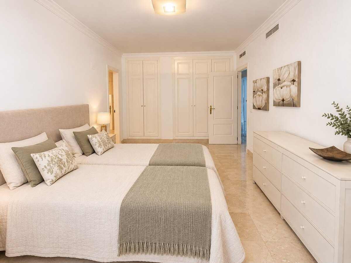 FOR SALE 🏡 Three-Bedroom Beachfront Apartment with Sea Views and Direct Beach Access – Puerto Banús, Marbella 🇪🇸